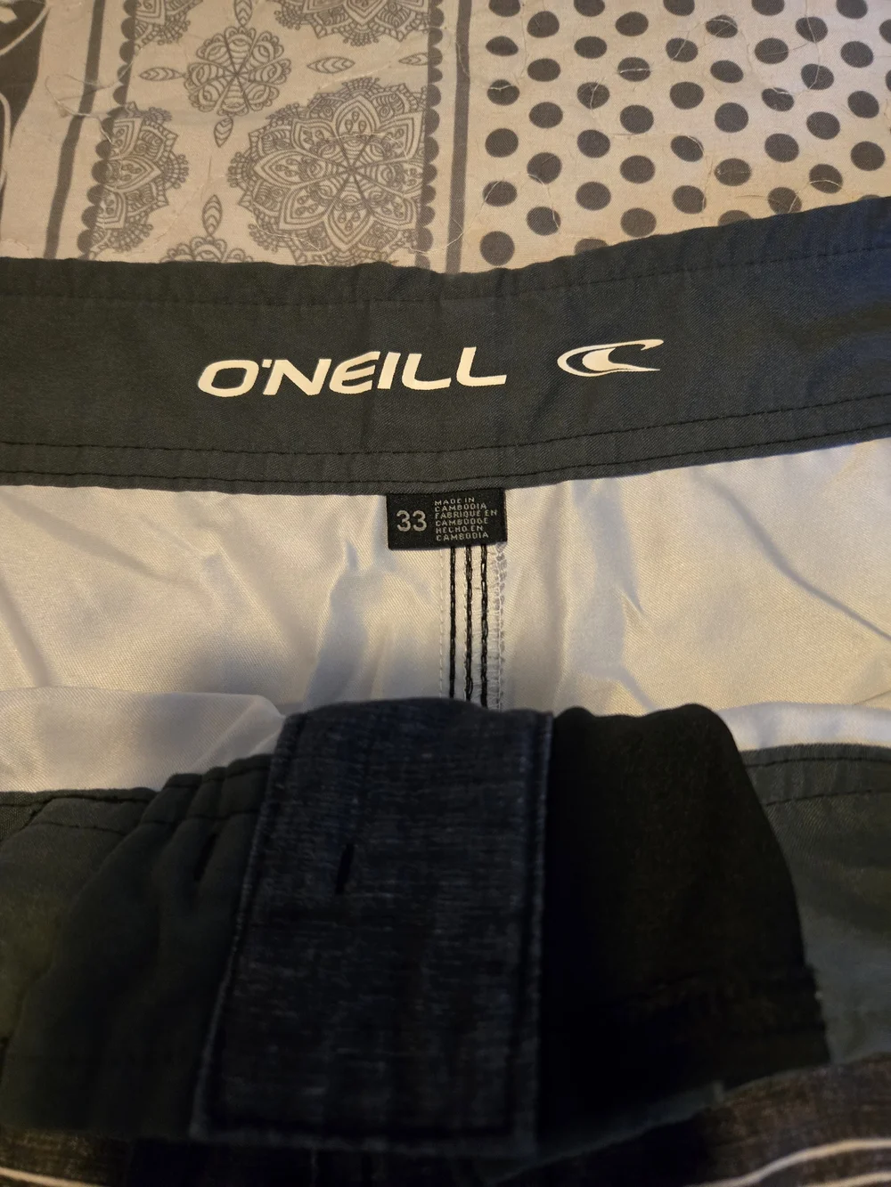 O'Neill Men’s Dark Gray & White Striped Boardshorts Size 33